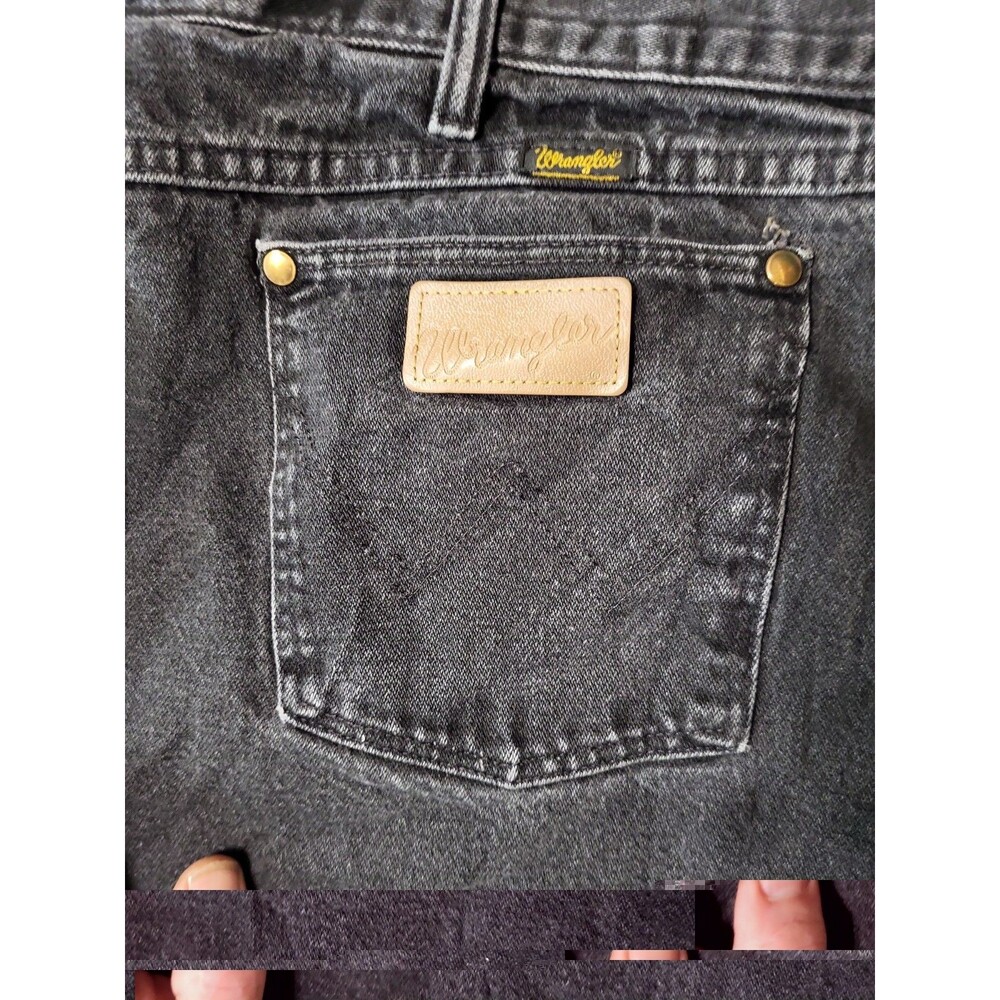 Vintage 80s Wrangler 13MWZWK Black Cowboy Cut Jeans Made in USA 42x32 Distressed - Picture 3 of 16